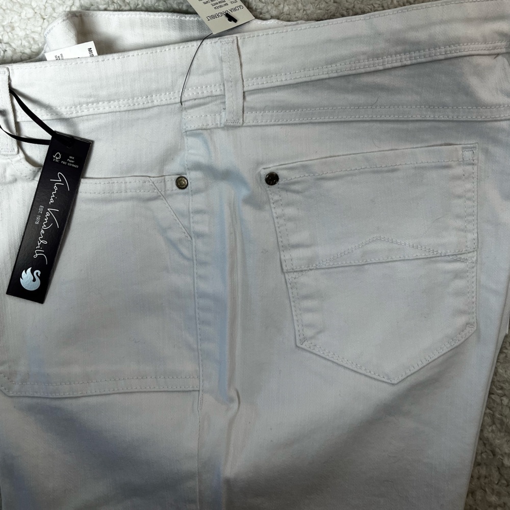Gloria Vanderbilt Madelaine Prism White Straight-Leg Capris - Picture 9 of 9